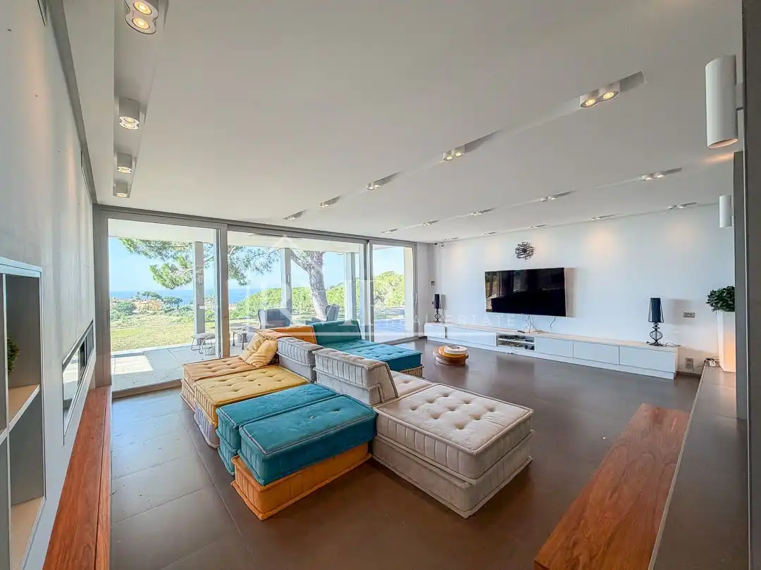 Sala de estar de Casa o chalet en venta en Arenys de Mar con Aire acondicionado, Calefacción y Jardín privado