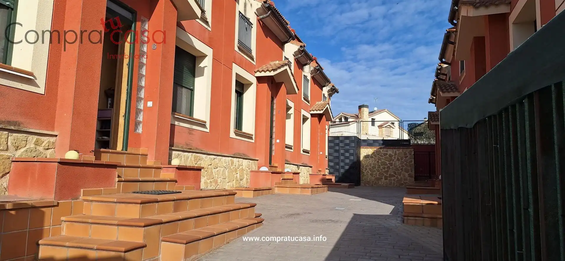 Vista exterior de Casa adosada en venta en Los Huertos, Segovia