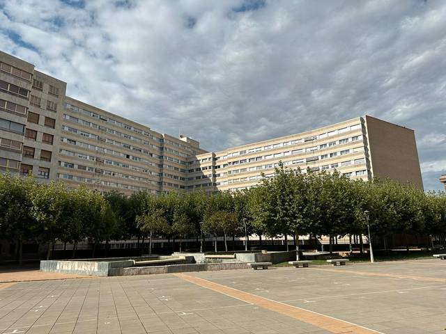 Piso en Venta en Avenida Reyes Católicos en Reyes Católicos