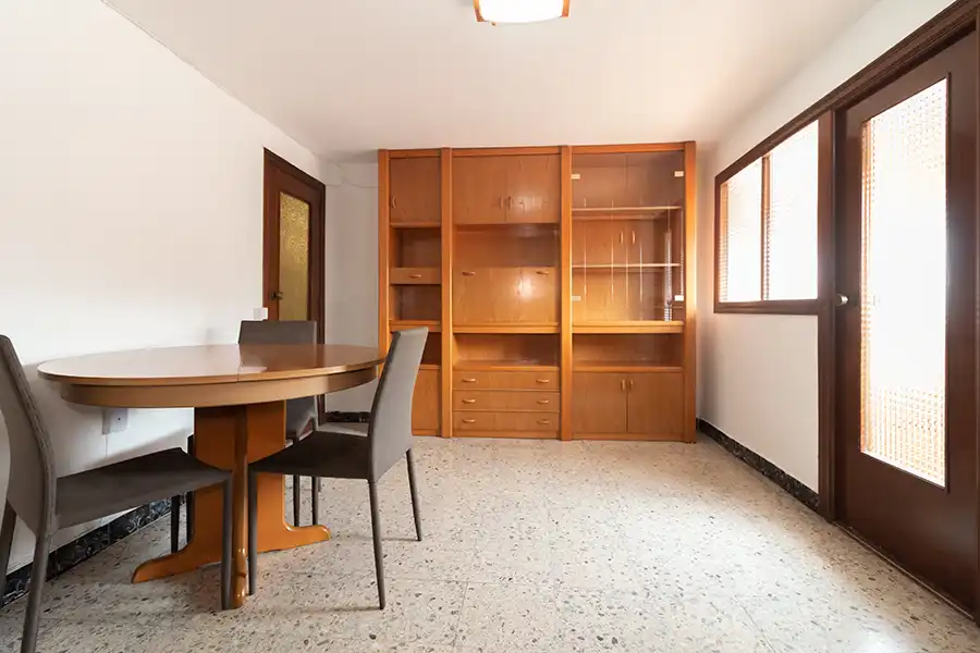Comedor de Piso en venta en L'Hospitalet de Llobregat con Aire acondicionado, Terraza y Balcón