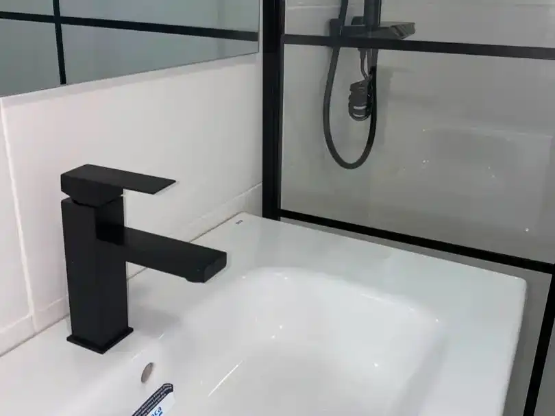 Bany de Pis en venda en La Adrada 