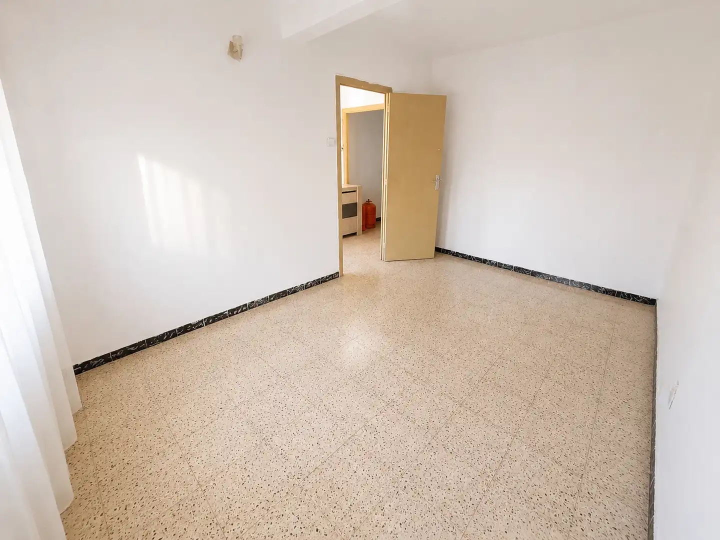 Wohnung zum Verkauf in Santa Coloma de Gramenet mit Klimaanlage, Heizung und Balkon