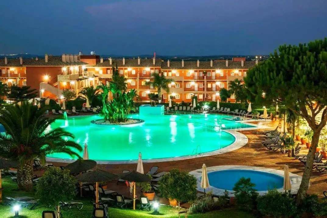 Piscina de Casa adosada en venda en Chiclana de la Frontera amb Aire condicionat, Jardí privat i Terrassa