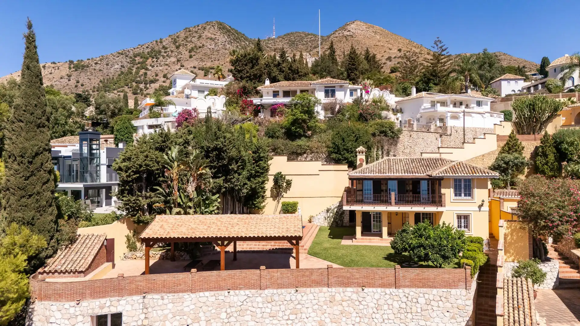 Vista exterior de Casa o chalet en venta en Benalmádena con Terraza y Balcón