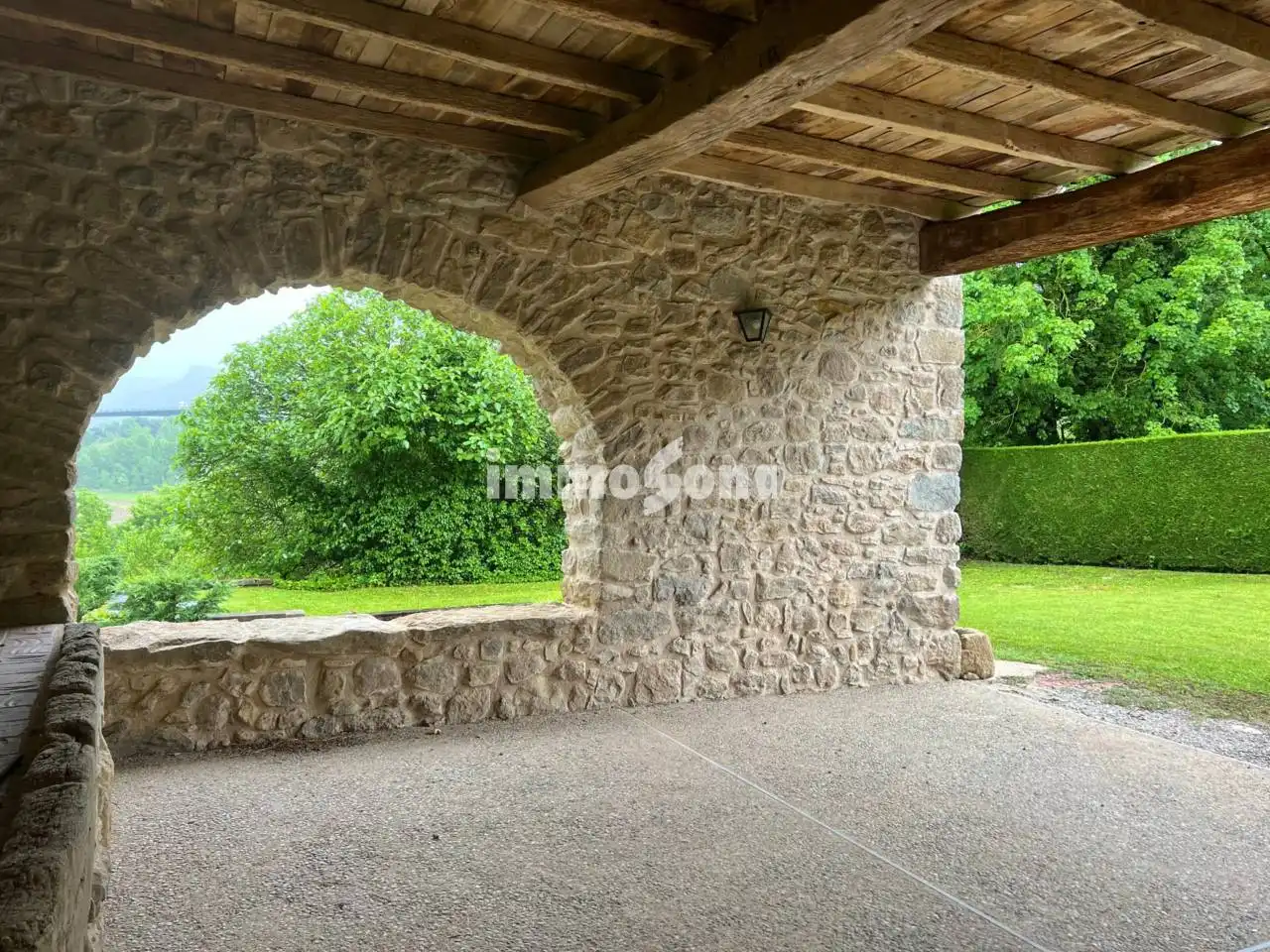Jardí de Finca rústica en venda en La Vall d'en Bas amb Calefacció, Jardí privat i Alarma