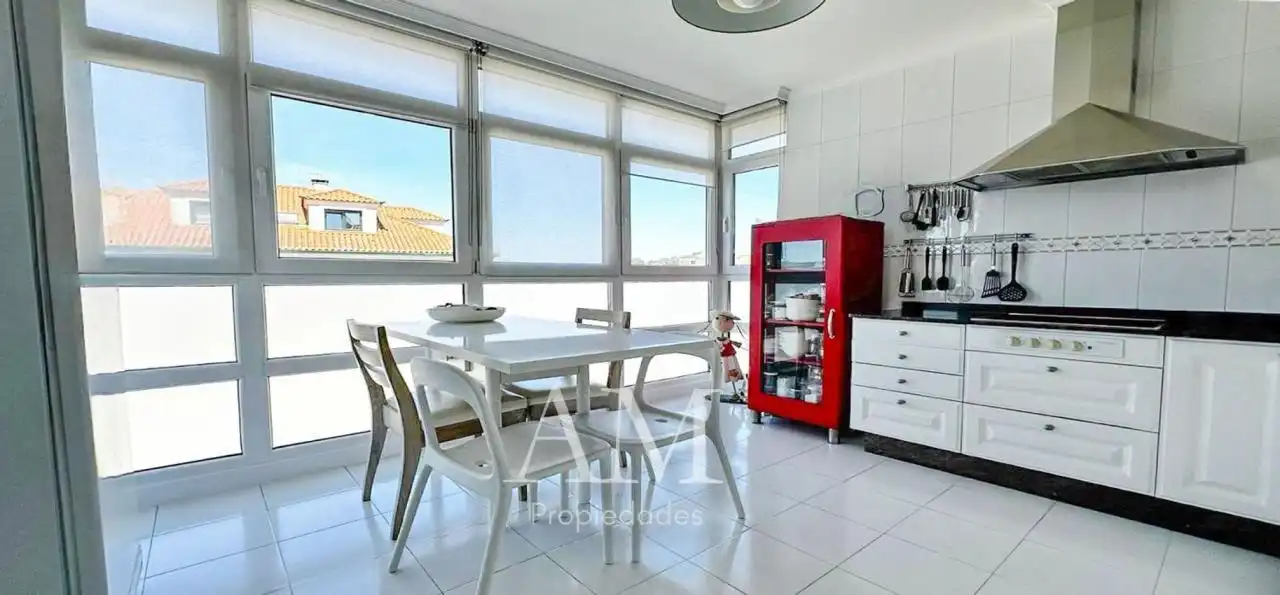 Cocina de Dúplex en venta en Nigrán con Calefacción, Terraza y Trastero