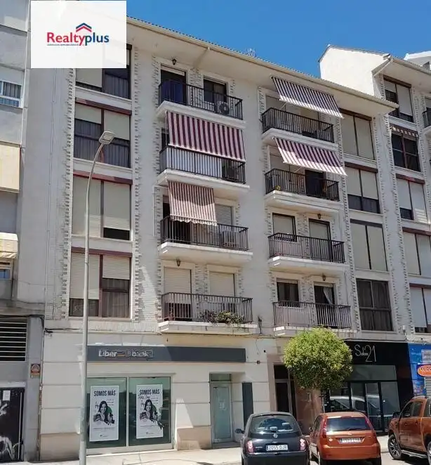 Business premises for sale in Avenida Avenida de las Esclaves 10