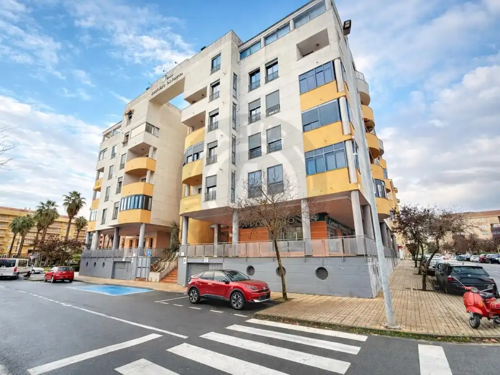 Exterior view of Garage for rent in Cáceres