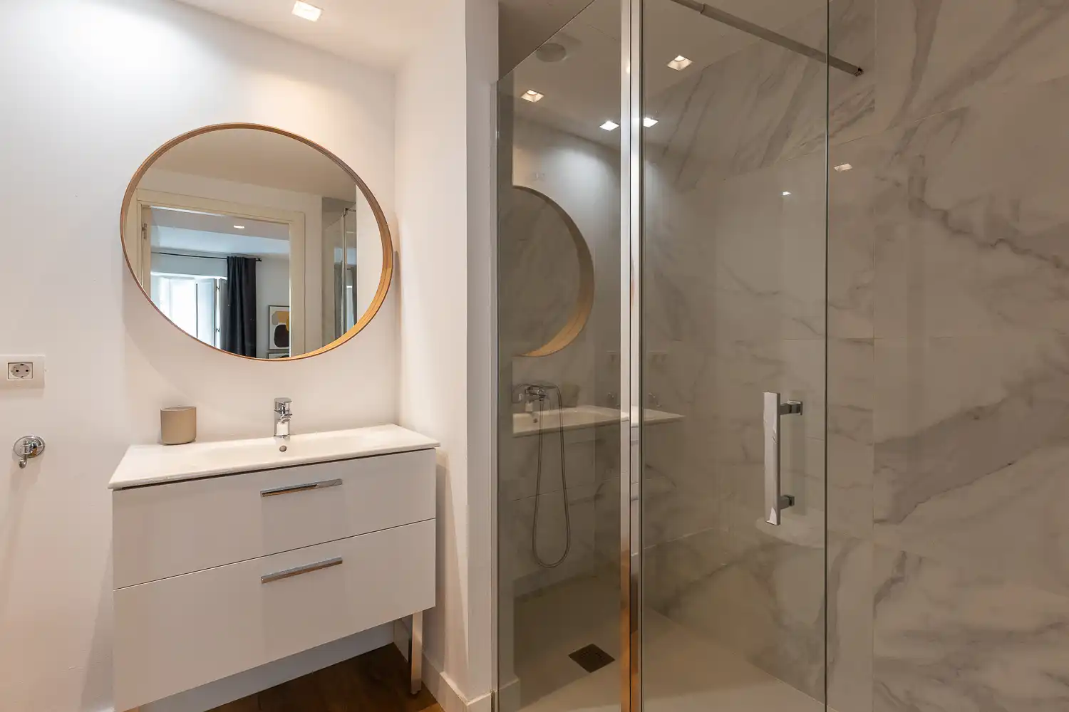 Baño de Piso de alquiler en Valencia con Aire acondicionado, Calefacción y Jardín privado