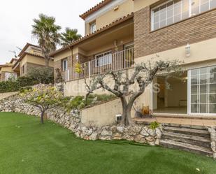 Vista exterior de Casa o xalet de lloguer en Canet de Mar amb Aire condicionat, Calefacció i Jardí privat