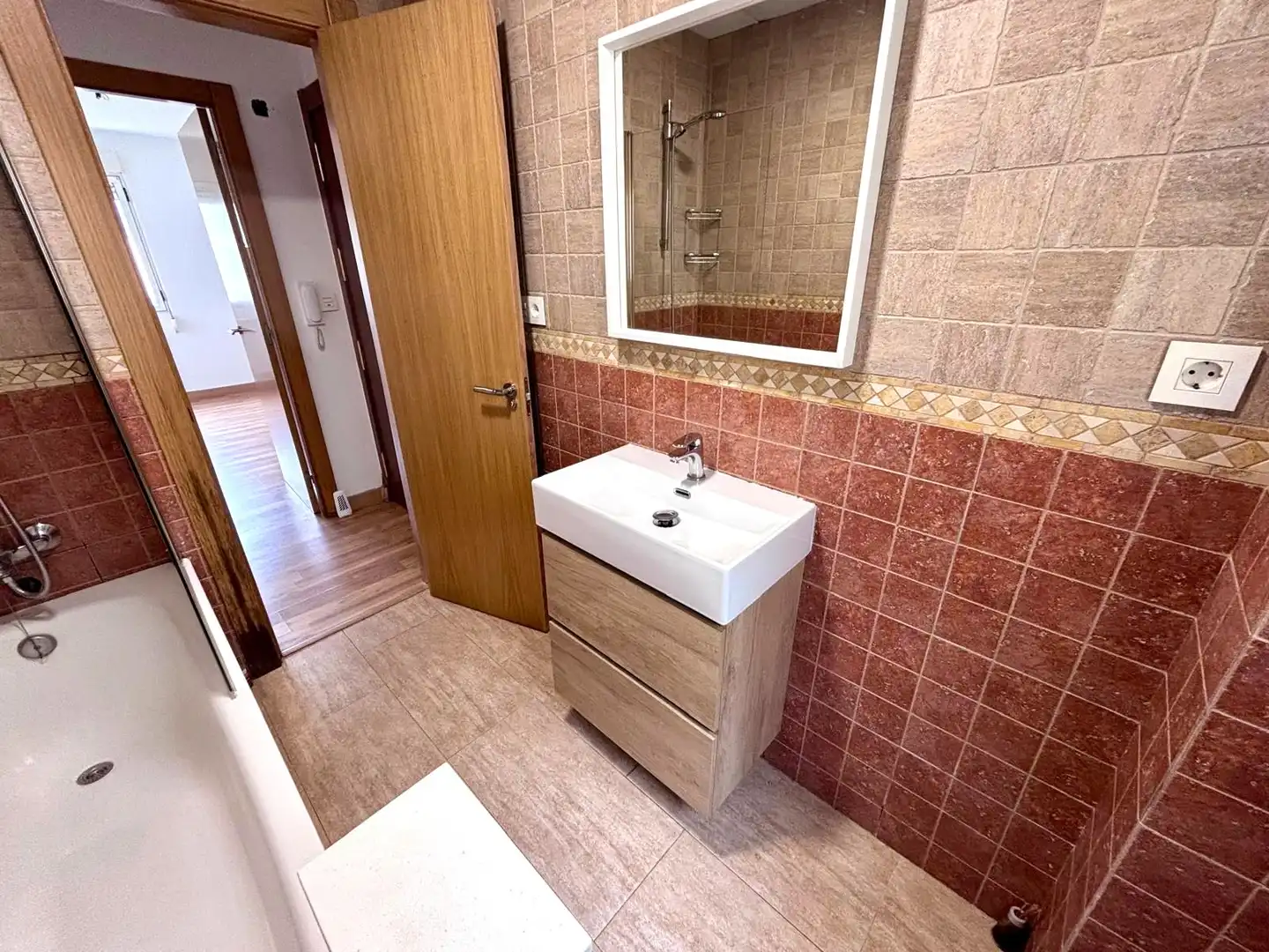 Bathroom of Flat for rent in Gijón   with Heating, Washing machine and Microwave