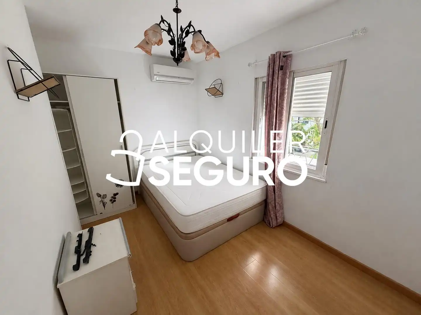 Bedroom of Flat for rent in Madrid  with Air Conditioner and Heating