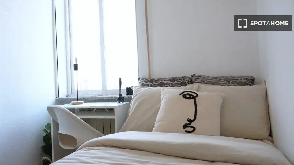 Bedroom of Flat for rent in Madrid  with Air Conditioner, Heating and Furnished