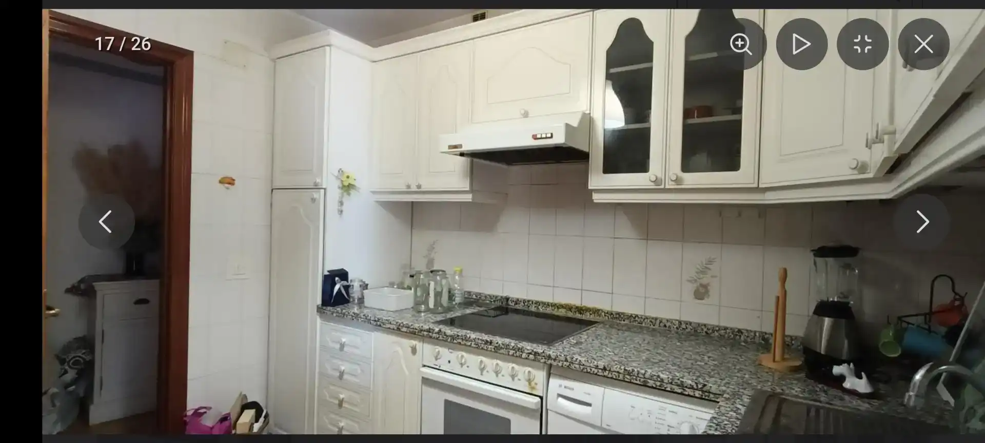 Cuina de Pis per a compartir en León Capital  amb Parquet, Moblat i Forn
