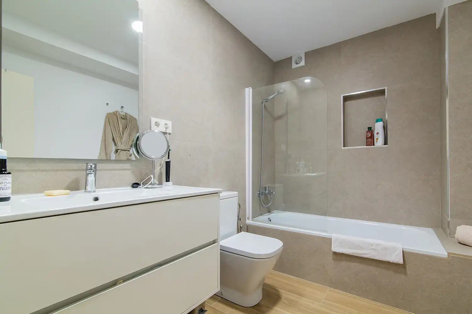 Badezimmer von Wohnung zum Verkauf in Caldes d'Estrac mit Privatgarten, Terrasse und Balkon