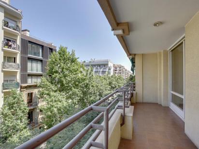 Vista exterior de Pis en venda en  Barcelona Capital amb Calefacció i Terrassa