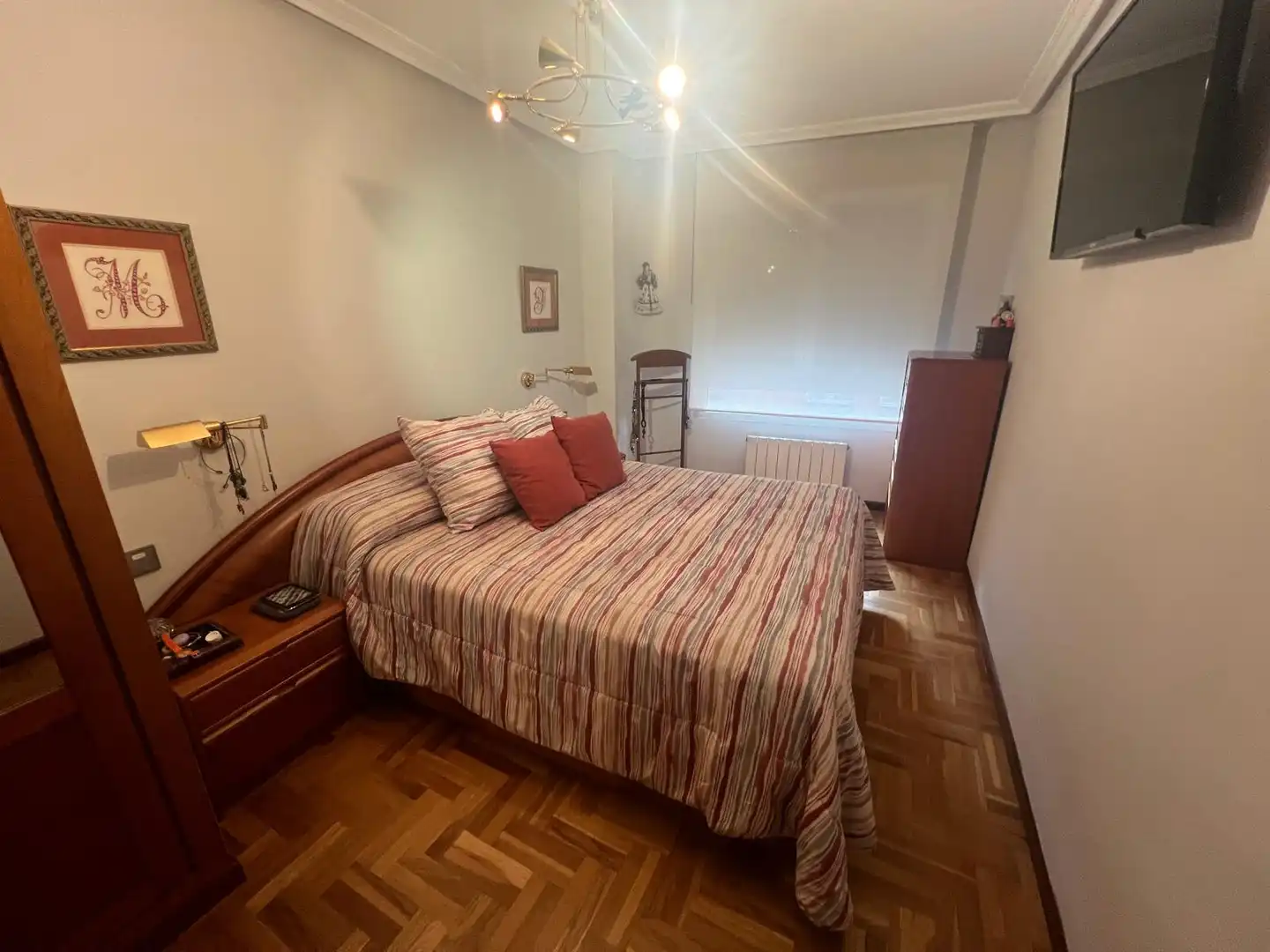 Dormitori de Pis de lloguer en Gijón  amb Calefacció, Parquet i Moblat