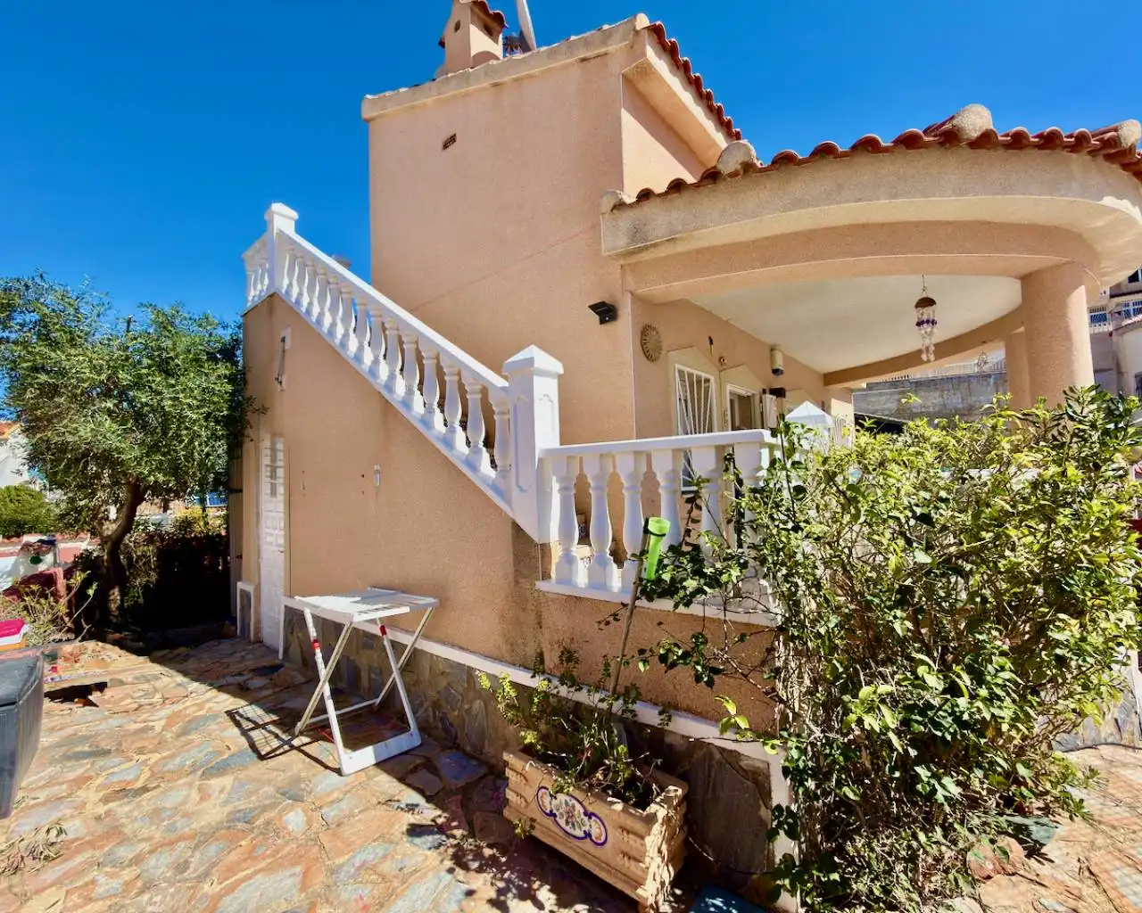 Vista exterior de Casa o xalet en venda en Rojales amb Aire condicionat, Jardí privat i Terrassa