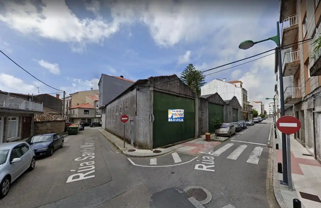 Außenansicht von Fabrikhallen zur Miete in Cambados