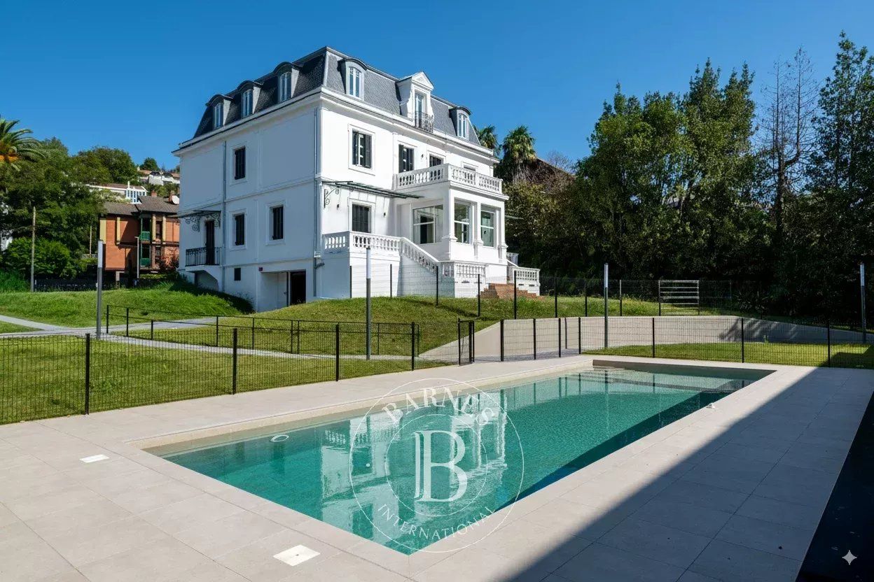 Vista exterior de Pis en venda en Donostia - San Sebastián  amb Calefacció, Traster i Piscina