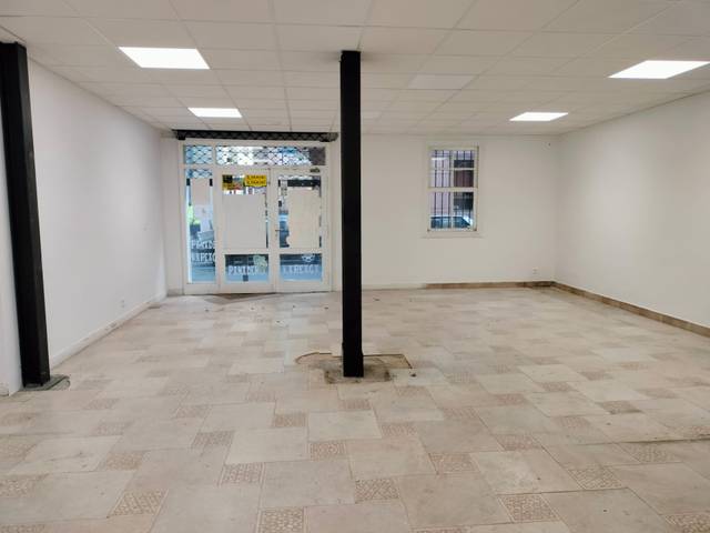 Local comercial en Alquiler en Arriotxe Kalea, 11 en Lutxana - Llano