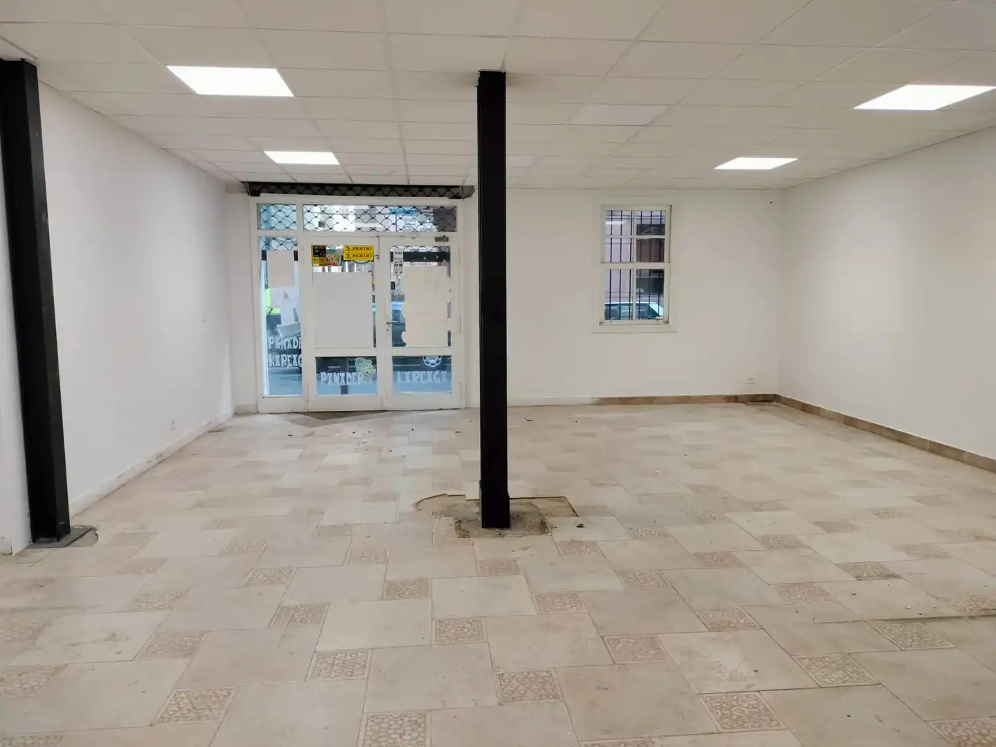 Locale commerciale in affitto a Arriotxe Kalea 11