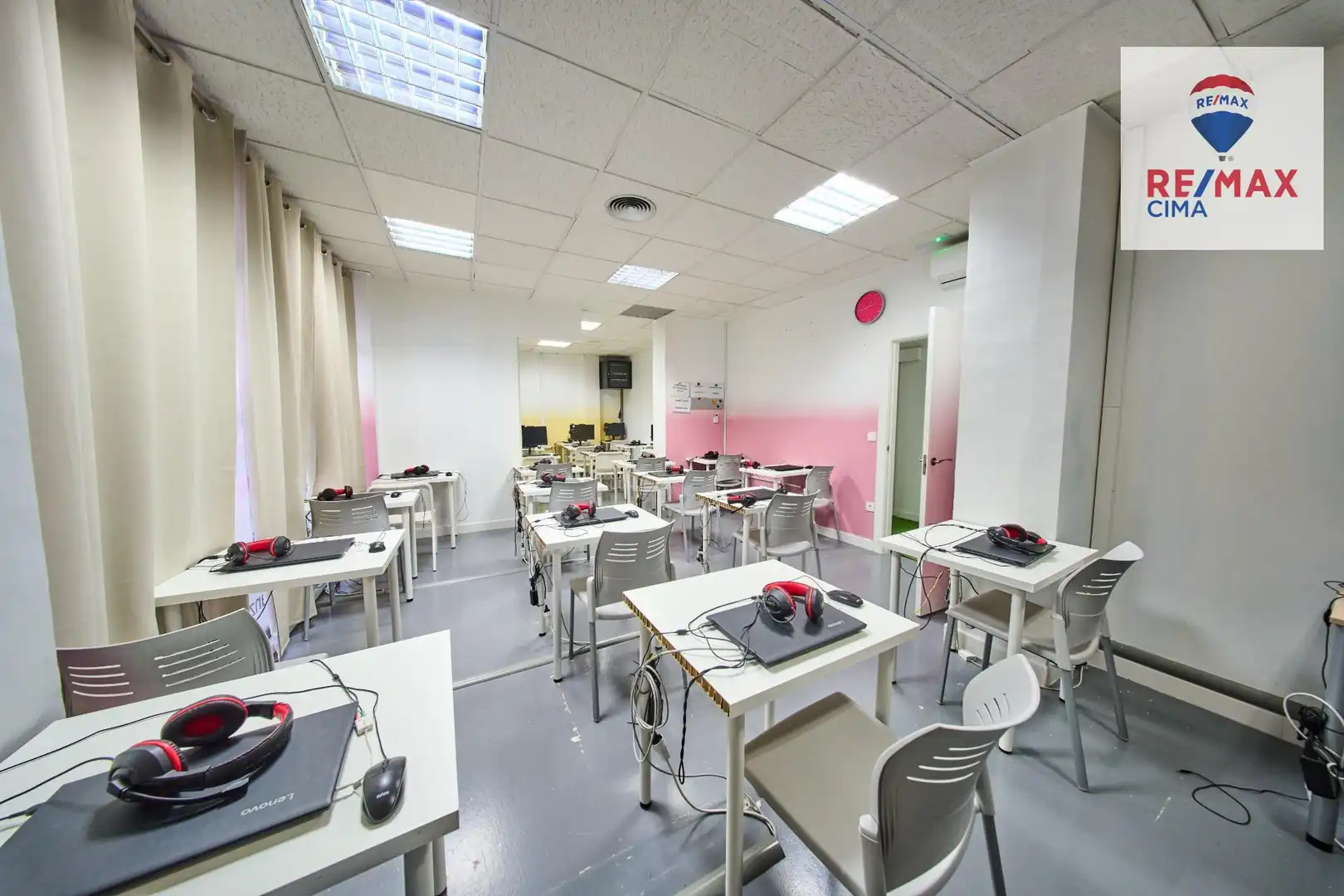 Business premises for transfer in Calle de la Cruz del Sur 8, imagen 26