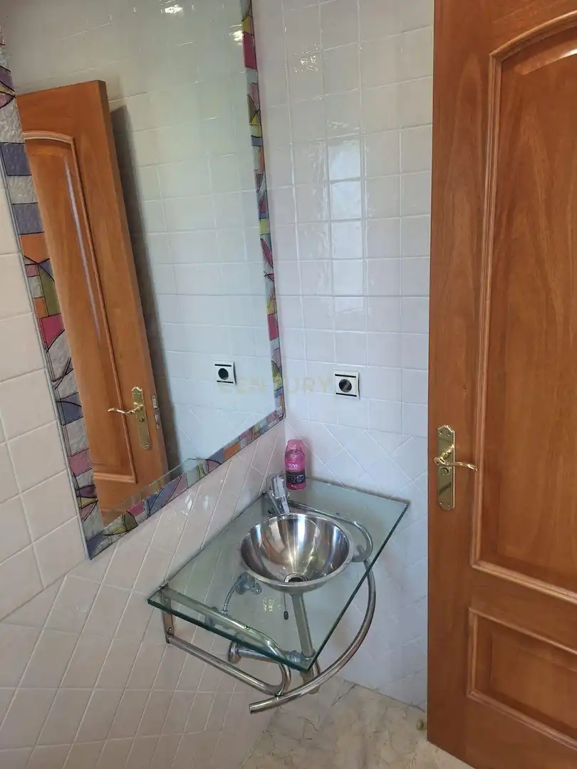 Baño de Casa adosada de alquiler en Marbella con Aire acondicionado, Trastero y Piscina
