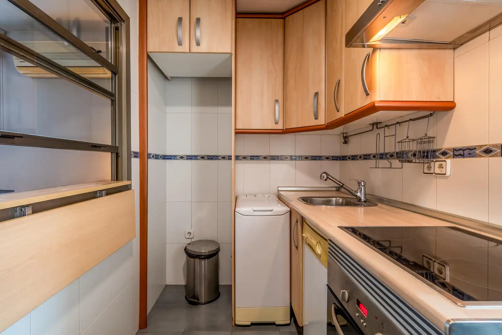 Cocina de Apartamento en venta en Alcorcón con Aire acondicionado, Calefacción y Jardín privado