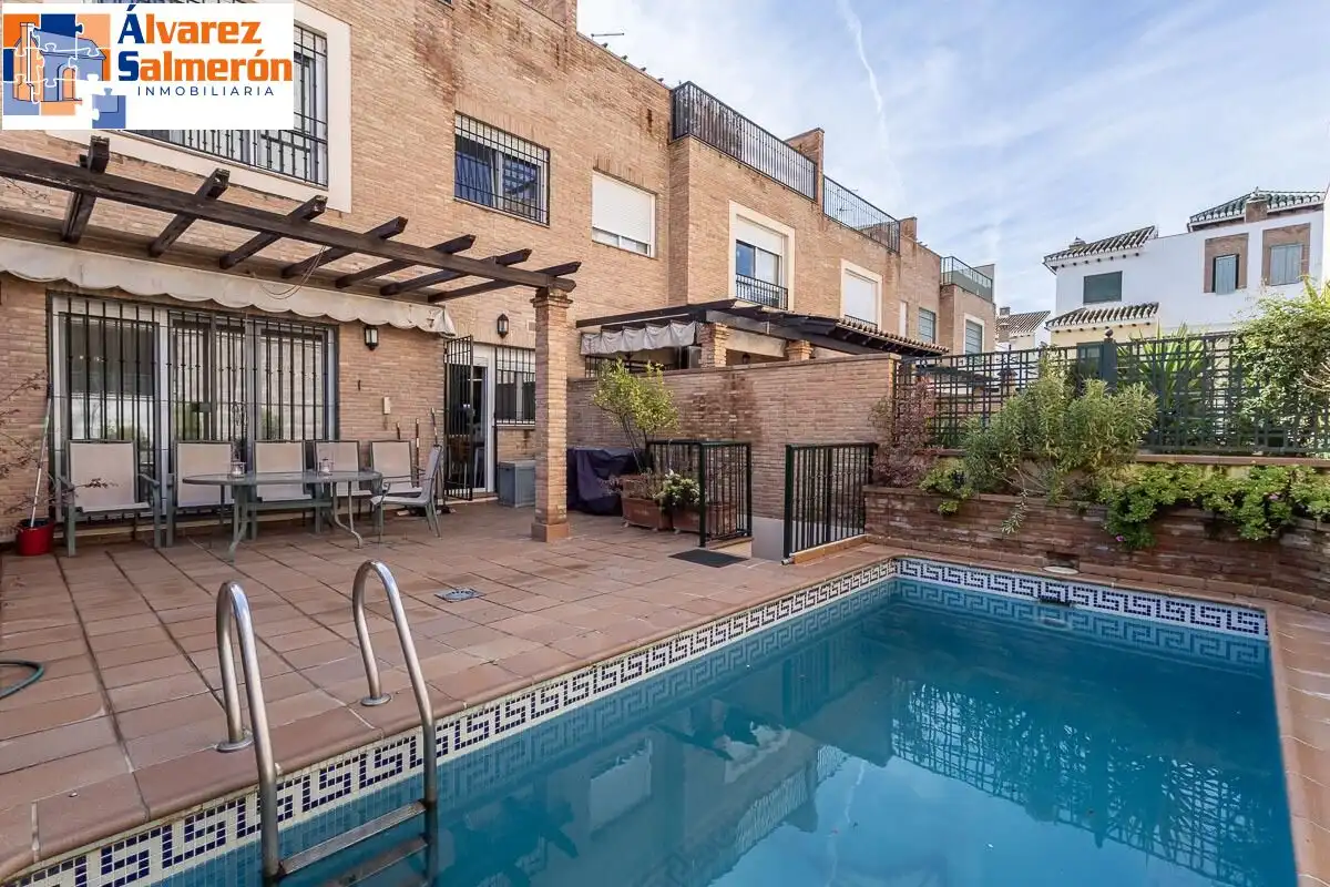 Jardín de Casa adosada en venta en  Granada Capital con Jardín privado, Terraza y Piscina