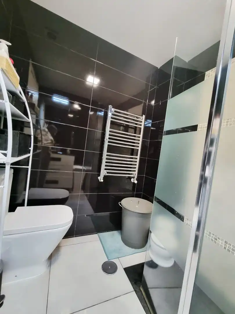 Badezimmer von Wohnung zum Verkauf in Fuenlabrada mit Klimaanlage, Heizung und Terrasse