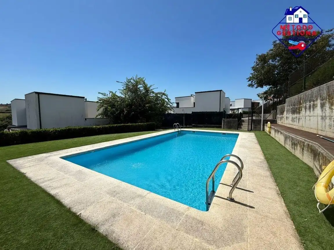 Piscina de Casa o xalet en venda en Suances amb Calefacció, Jardí privat i Terrassa