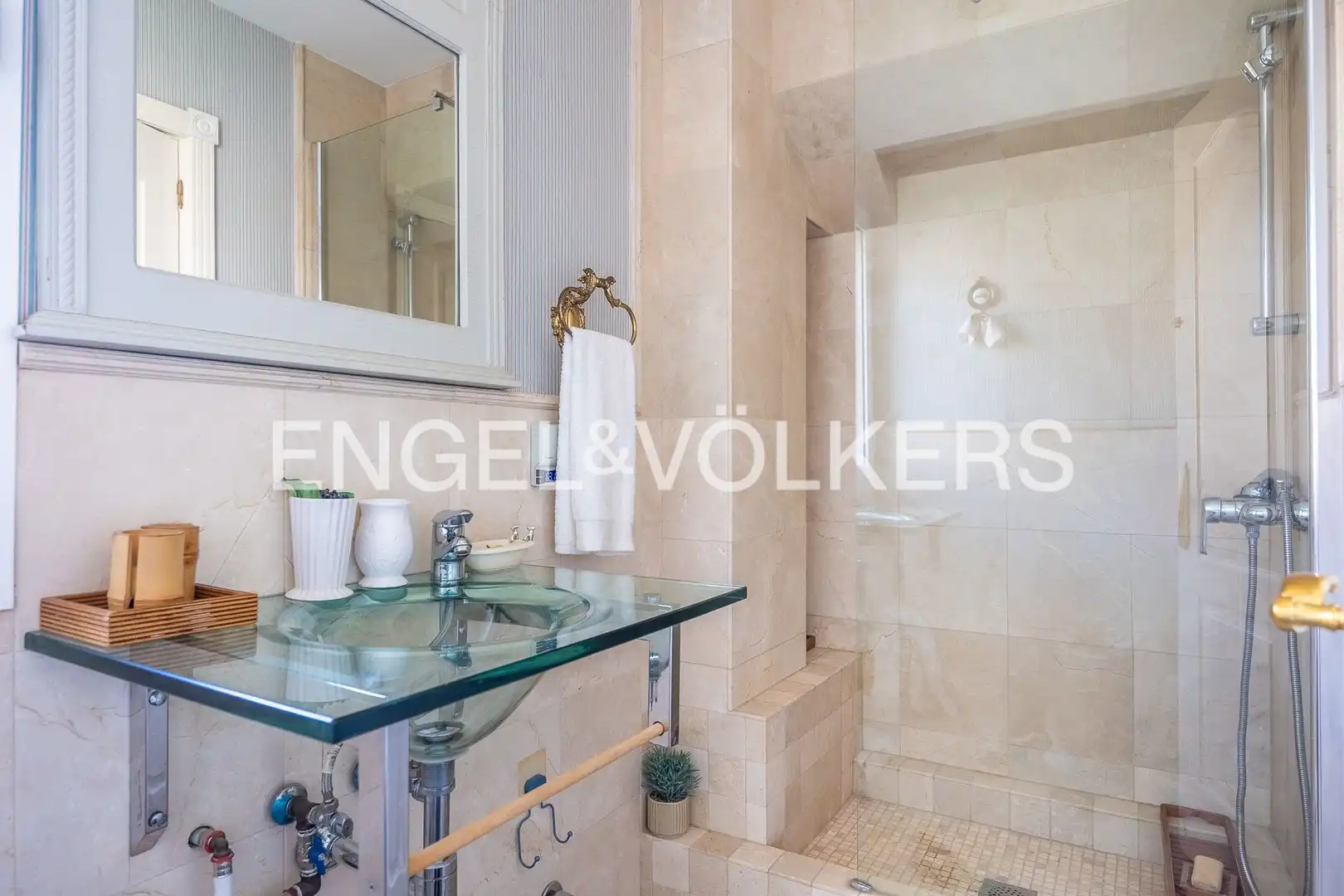 Bathroom of Houses for sale in Sevilla  with Air Conditioner, Heating and Private garden