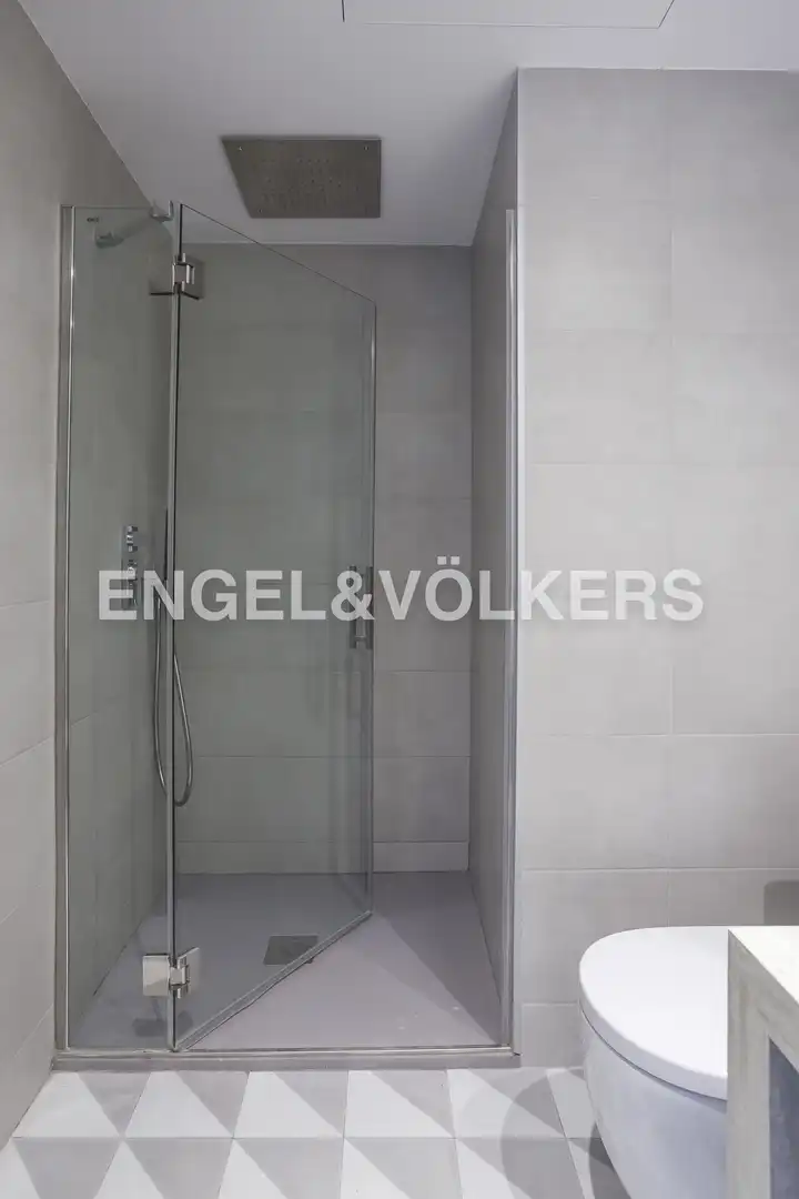 Bathroom of Flat for rent in Madrid  with Heating and Swimming Pool
