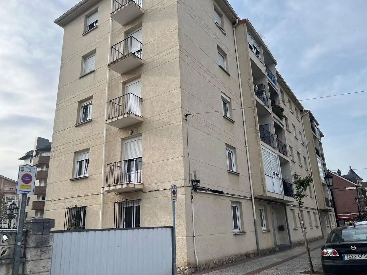 Vista exterior de Planta baixa en venda en Colindres amb Calefacció i Jardí privat