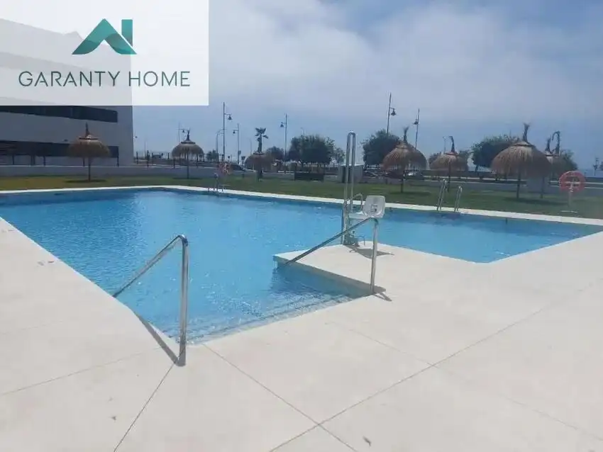 Piscina de Piso de alquiler en Vélez-Málaga con Aire acondicionado, Jardín privado y Terraza