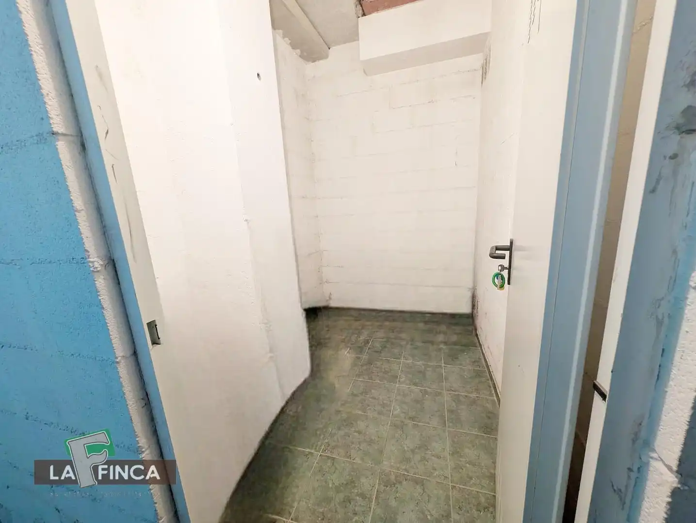 Apartament en venda en Oviedo  amb Calefacció, Traster i Moblat