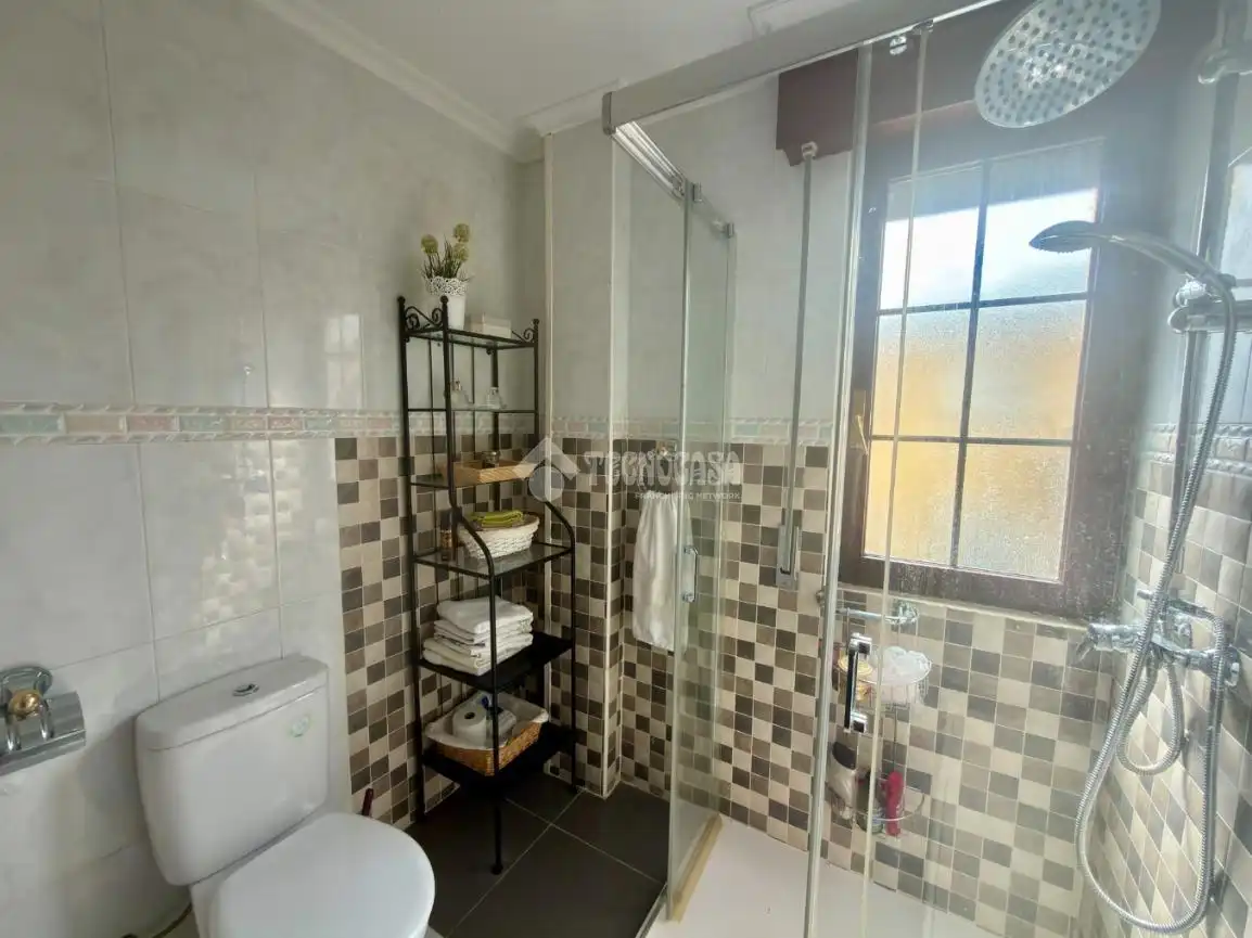Badezimmer von Einfamilien-Reihenhaus zum Verkauf in Camargo