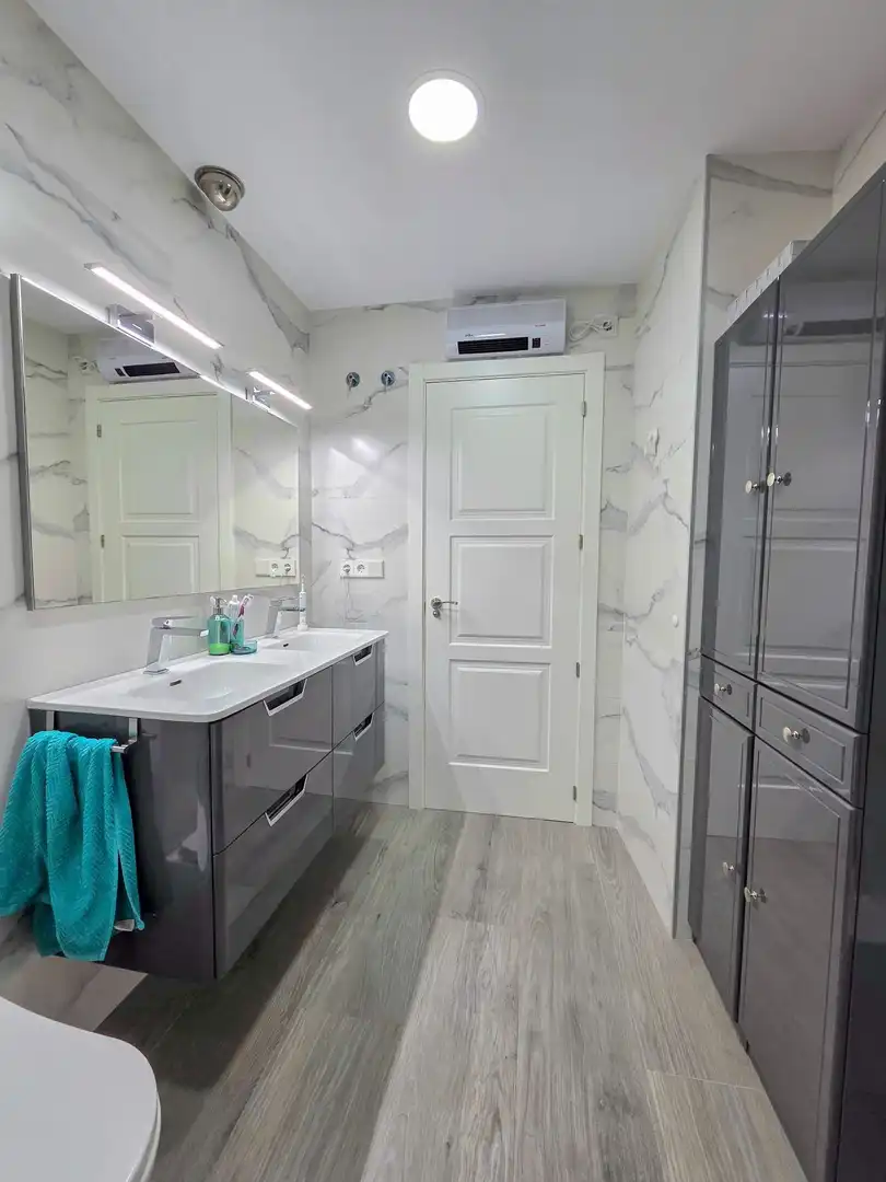 Badezimmer von Haus oder Chalet zum Verkauf in Torrent mit Klimaanlage, Privatgarten und Abstellraum