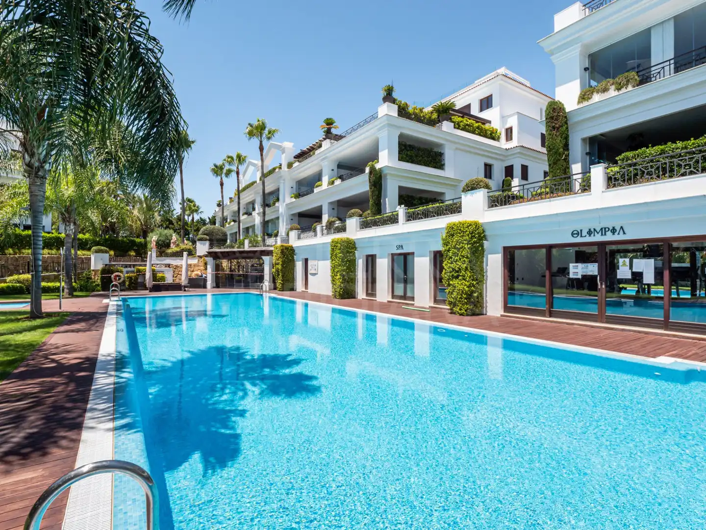 Piscina de Apartament en venda en Estepona amb Aire condicionat, Terrassa i Piscina