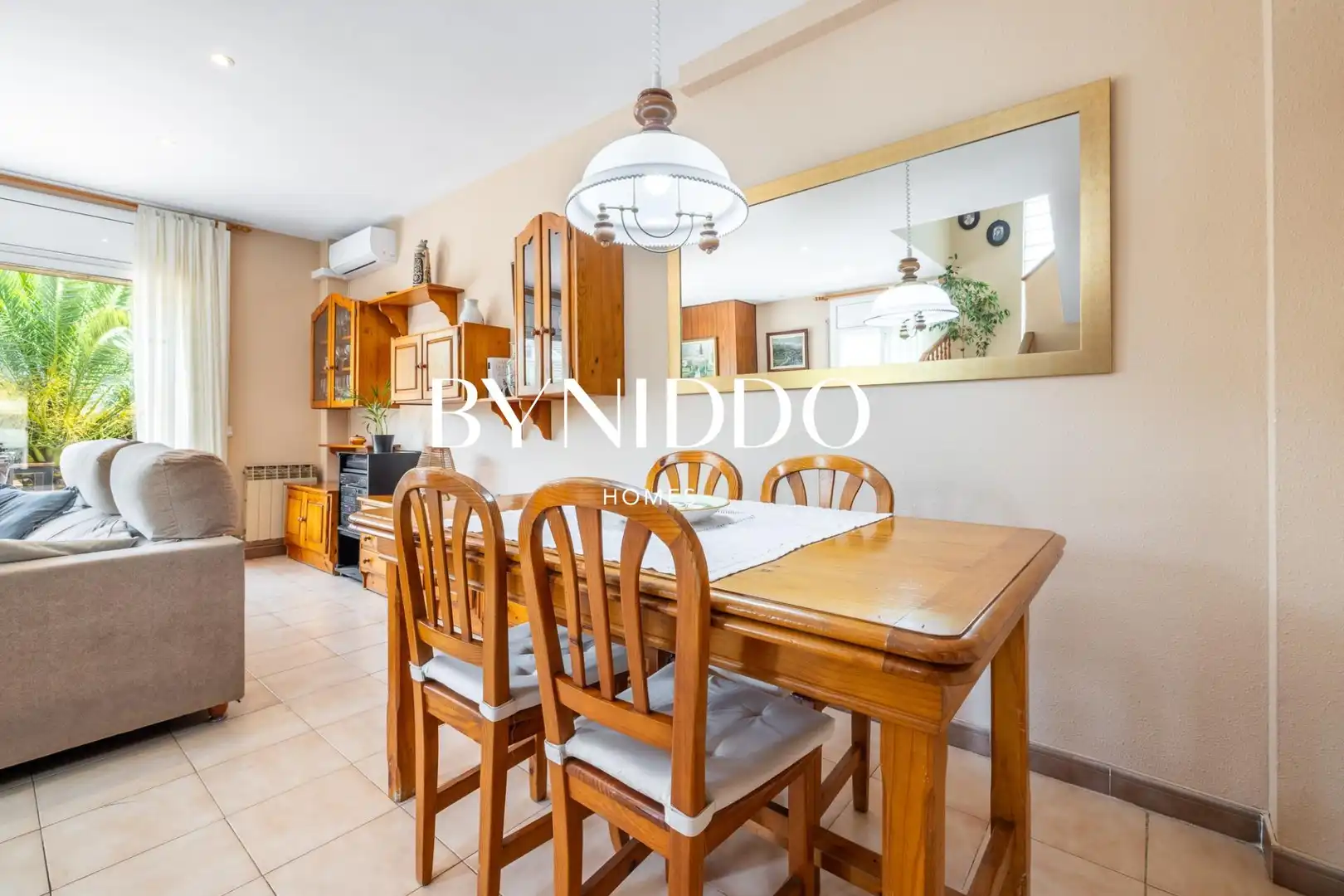 Comedor de Casa adosada en venta en Sant Cugat del Vallès con Aire acondicionado, Calefacción y Jardín privado