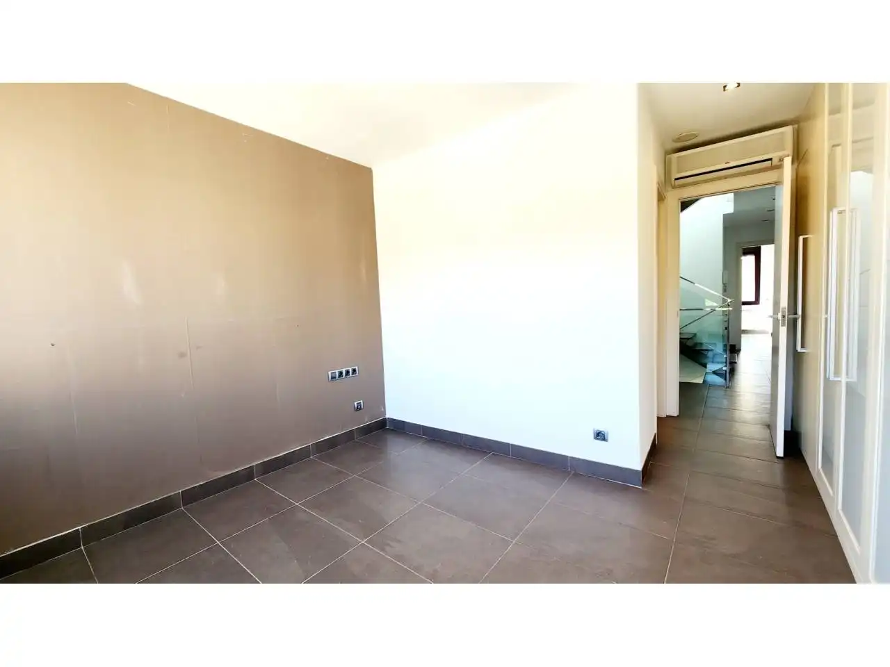 Einfamilien-Reihenhaus zum Verkauf in Sabadell mit Klimaanlage, Heizung und Terrasse