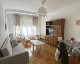 Sala d'estar de Pis de lloguer en Salamanca Capital amb Calefacció, Terrassa i Moblat
