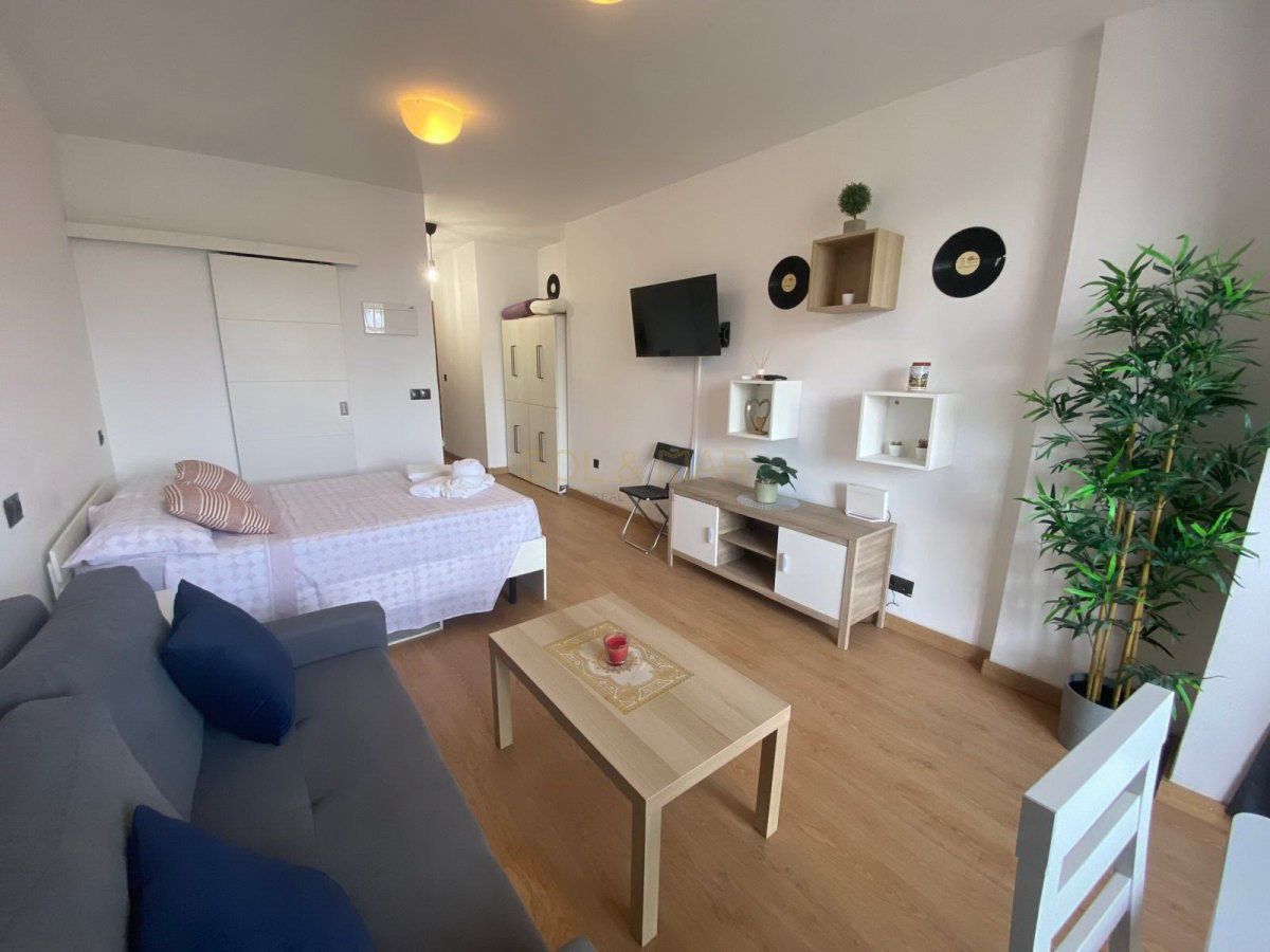 Habitación de Estudio de alquiler en Torremolinos con Aire acondicionado y Parquet