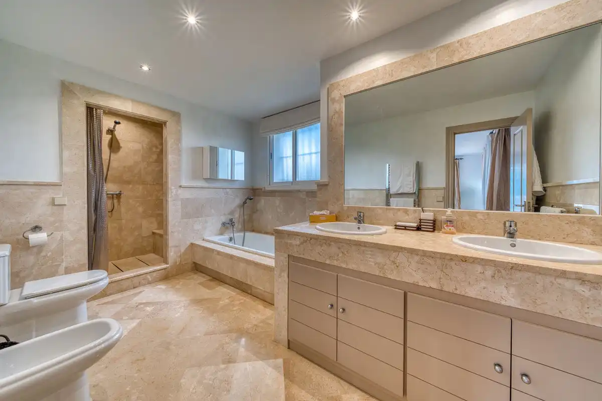 Baño de Casa o chalet en venta en Manilva con Aire acondicionado, Jardín privado y Terraza