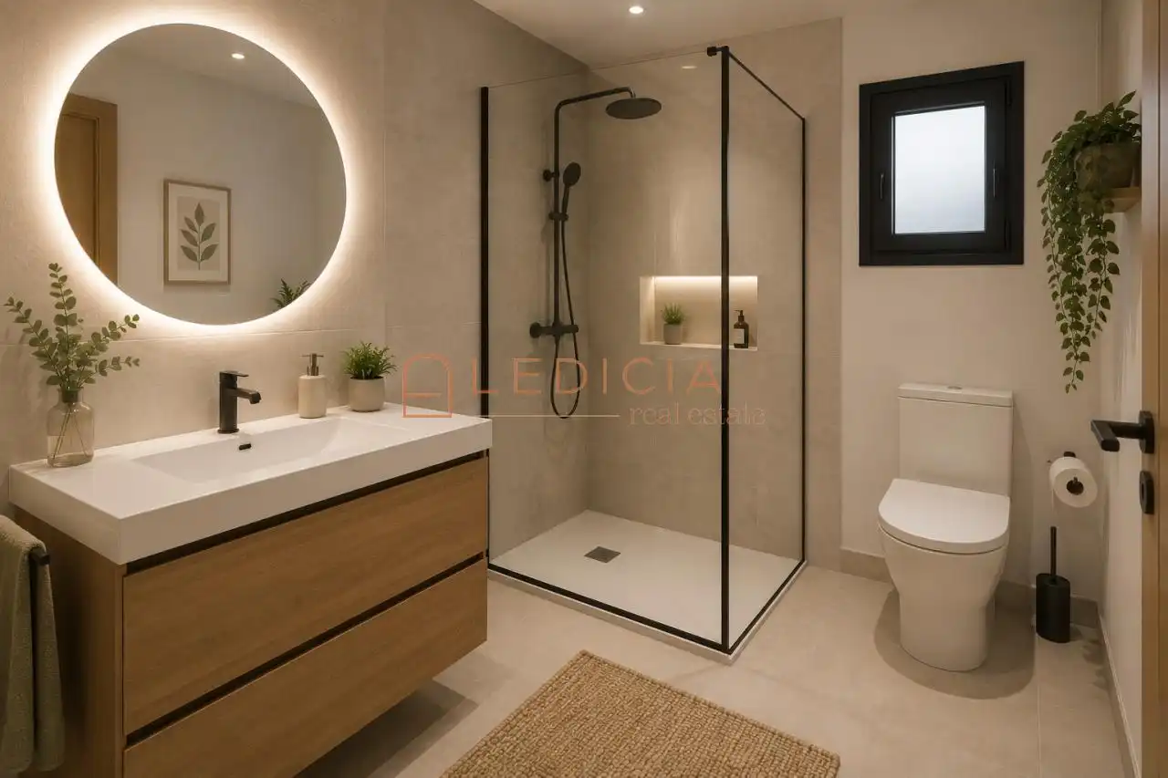 Bathroom of Flat for sale in Vigo   with Heating, Terrace and Furnished