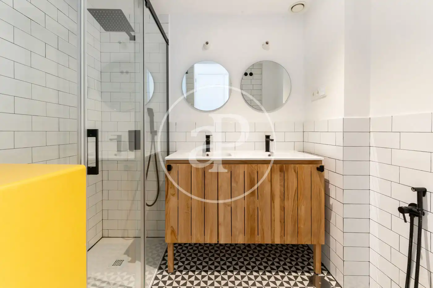 Baño de Piso en venta en Madrid con Aire acondicionado, Calefacción y Jardín privado