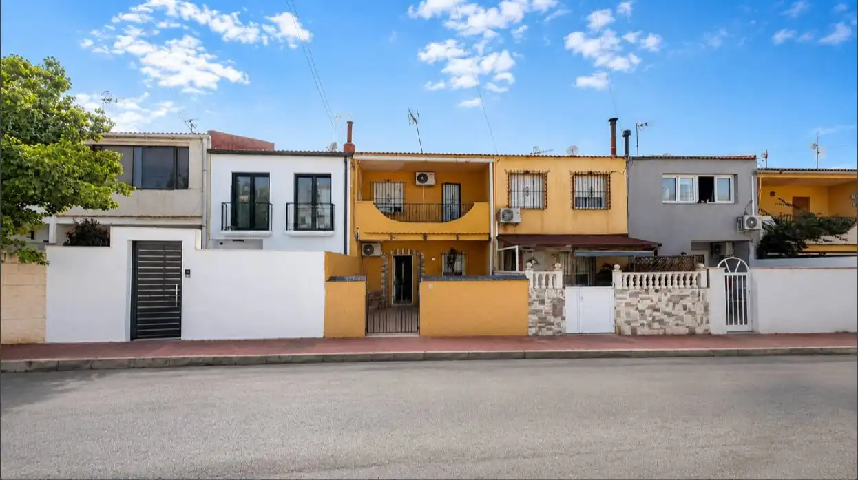 Vista exterior de Casa o chalet en venta en Torrevieja con Aire acondicionado, Calefacción y Terraza