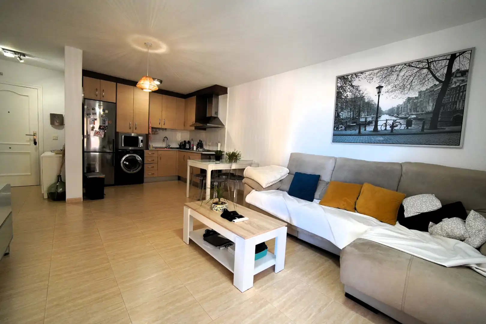 Sala de estar de Apartamento en venta en Roquetas de Mar con Terraza y Piscina comunitaria