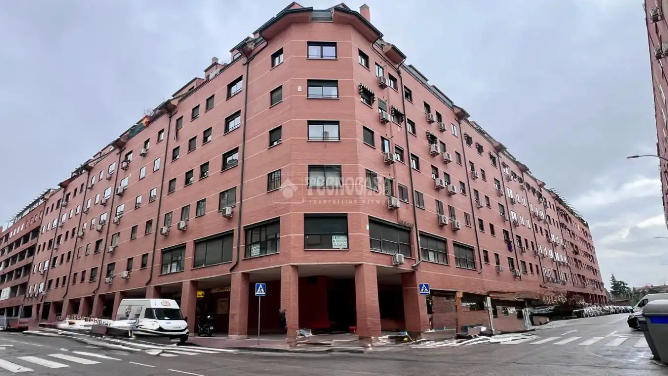 Exterior view of Office for rent in Alcalá de Henares  with Air Conditioner and Terrace